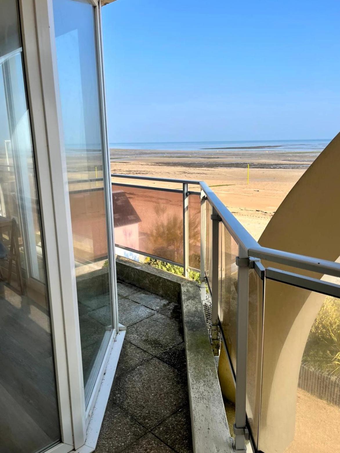 Mettons Les Voiles - Appt Vue Mer Avec Loggia Bernieres-sur-Mer Exterior photo