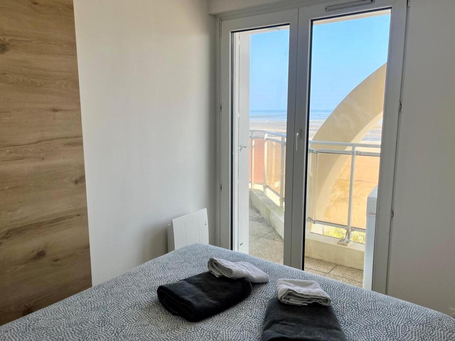 Mettons Les Voiles - Appt Vue Mer Avec Loggia Bernieres-sur-Mer Exterior photo