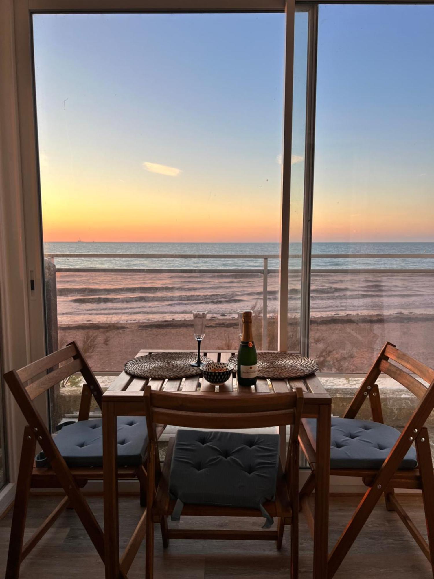 Mettons Les Voiles - Appt Vue Mer Avec Loggia Bernieres-sur-Mer Exterior photo