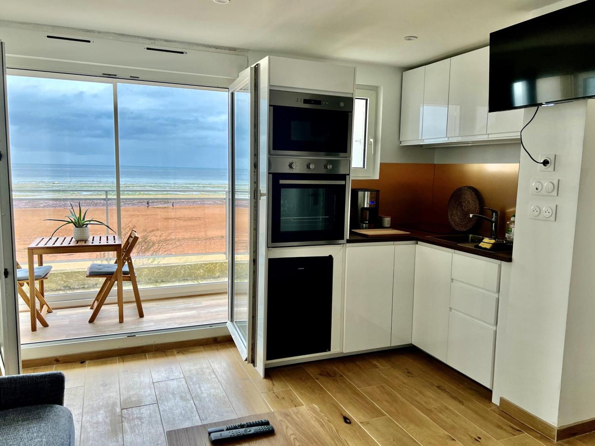 Mettons Les Voiles - Appt Vue Mer Avec Loggia Bernieres-sur-Mer Exterior photo